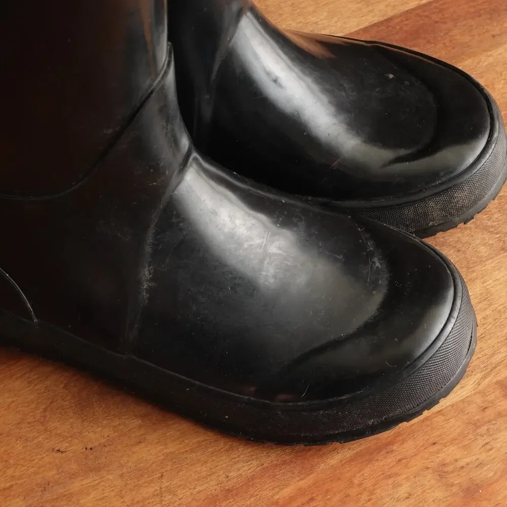 Bogs Rain Boots Youth Size 2 Black Waterproof Pull On Chore Outdoor Utility Flat